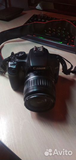 Зеркальный фотоаппарат Canon EOS 1000d