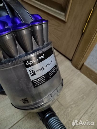 Пылесос Dyson dc37