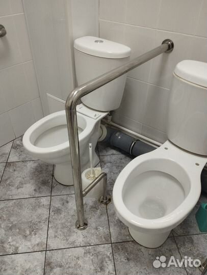 Поручень для унитаза на стойке