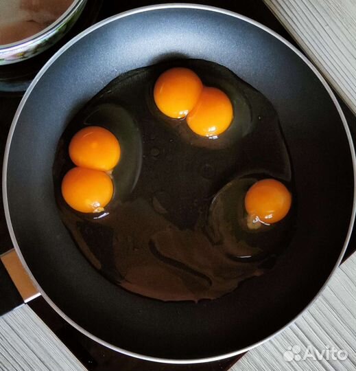 Домашние куриные яйца