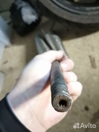 Yamaha XVS 1100 Dragstar ось заднего колеса