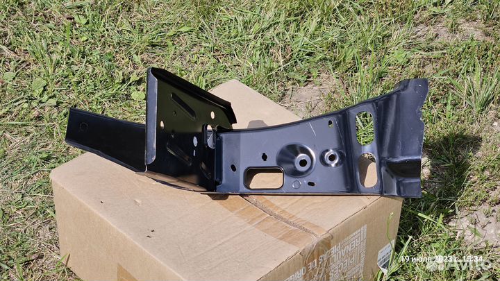 Панель фонаря правого Sandero 6001550837