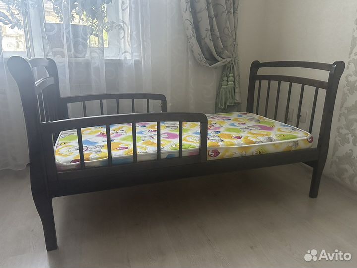 Детская кровать 140:70 с бортиками
