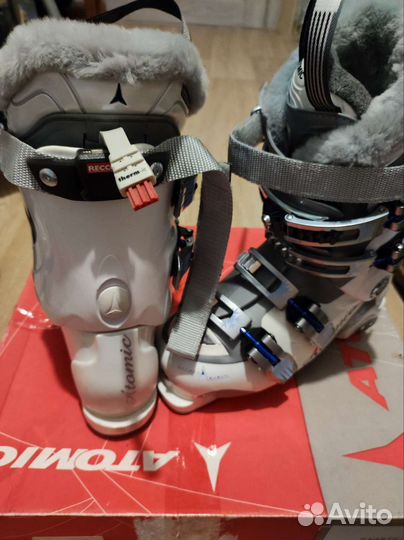 Горнолыжные ботинки atomic