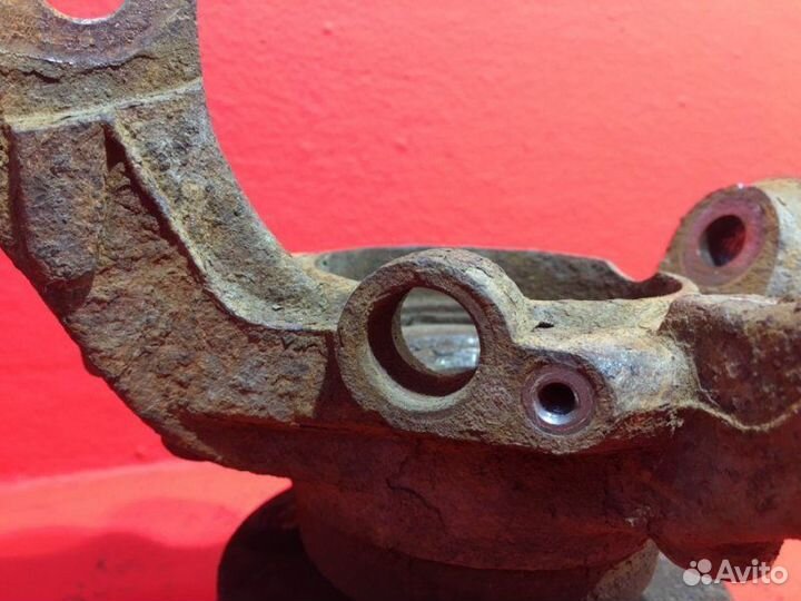 Кулак передний левый Toyota Celica T230 1zzfe 2004