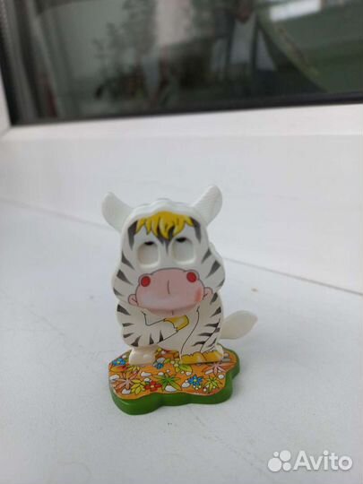 Коллекционная игрушка из киндер сюрприза