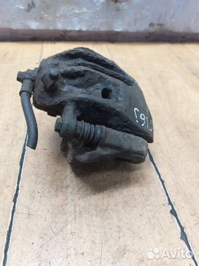 Тормозной суппорт передний правый Opel Omega B