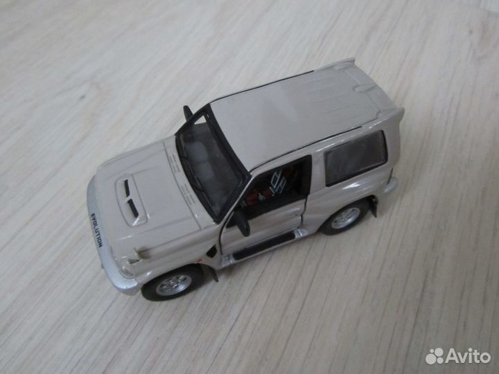 Модель Mitsubishi Pajero Evolution 1 :43