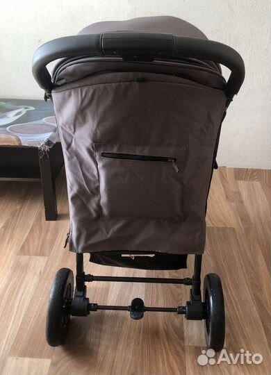Коляска всесезонная прогулочная