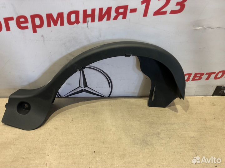 Накладка крышки багажника задняя левая Mercedes