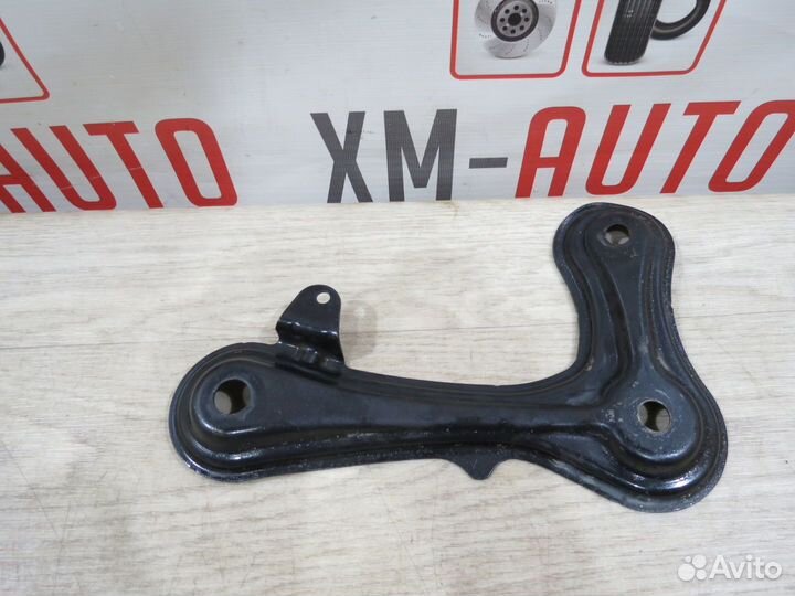 Кронштейн подрамника Toyota Corolla 150