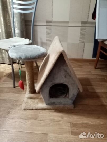 Домик для кошки с когтеточкой бу
