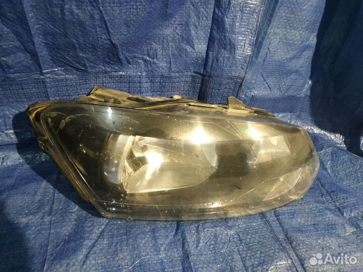 Фара Volkswagen Polo 6RU941015