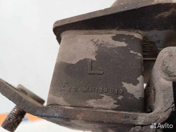 Опора кпп левая Mitsubishi Pajero 3 3.5 2000