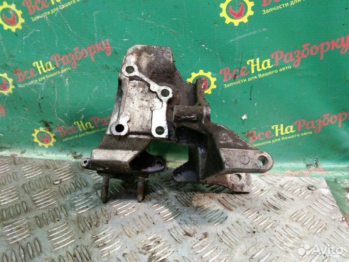 Кронштейн двигателя правый Mitsubishi Lancer 9