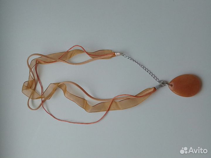 Кулон из янтаря