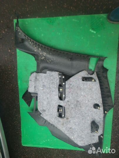 Обшивка левая салон dodge challenger