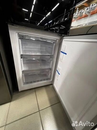 Новый Инверторный холодильник (351 л, No Frost)