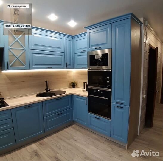 Прямая в потолок кухня на заказ