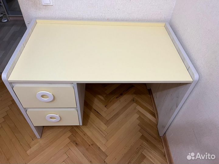 Письменный стол