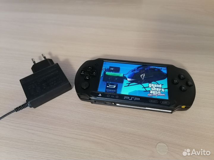 PSP E1008 8gb +999игр Прошита