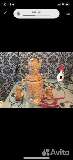 Самовар и чайник с чашками