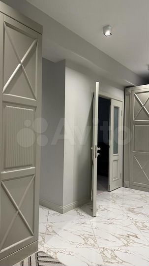 4-к. квартира, 100 м², 2/10 эт.