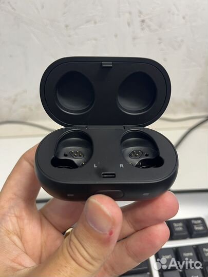 Samsung gear iconx кейс