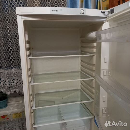 Холодильник ariston