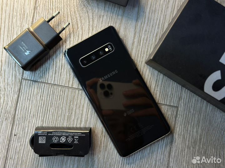 Samsung Galaxy S10, 8/128 ГБ