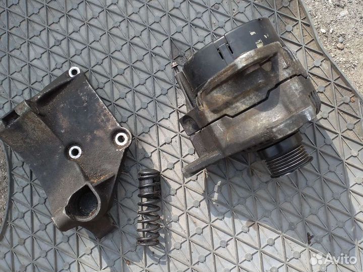 VW кронштейн генератора 028903143AD пружина