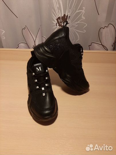 Кроссовки для девочки размер 35