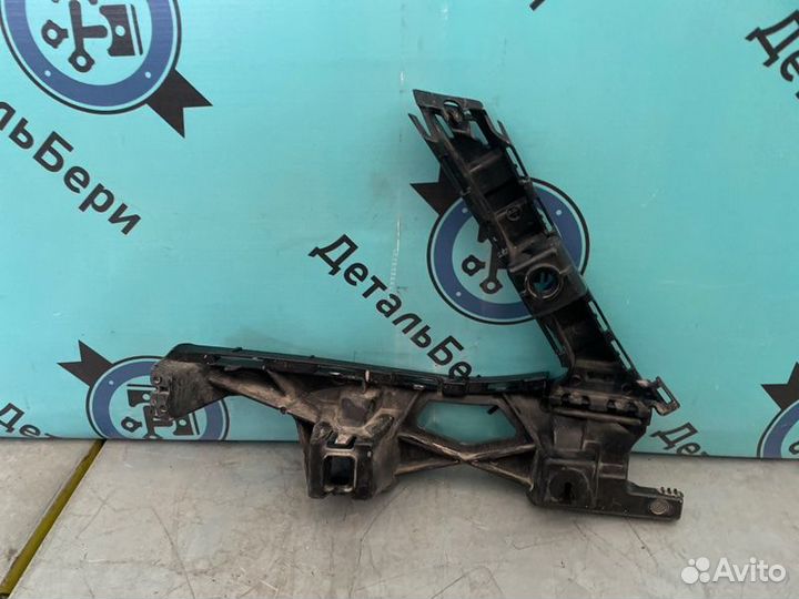 Кронштейн бампера задний правый Mercedes-Benz