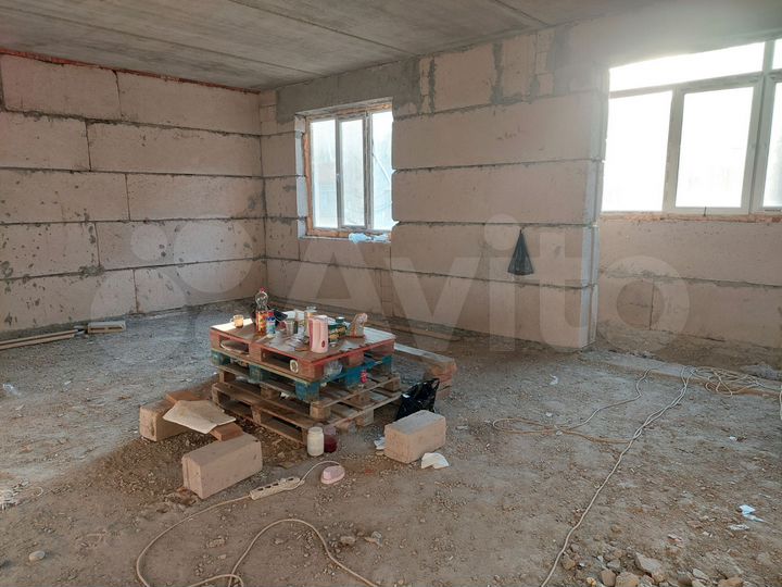 3-к. квартира, 94 м², 1/3 эт.