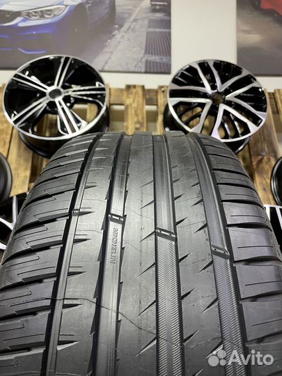 Michelin Pilot Sport 4 215/40 R17 87Y