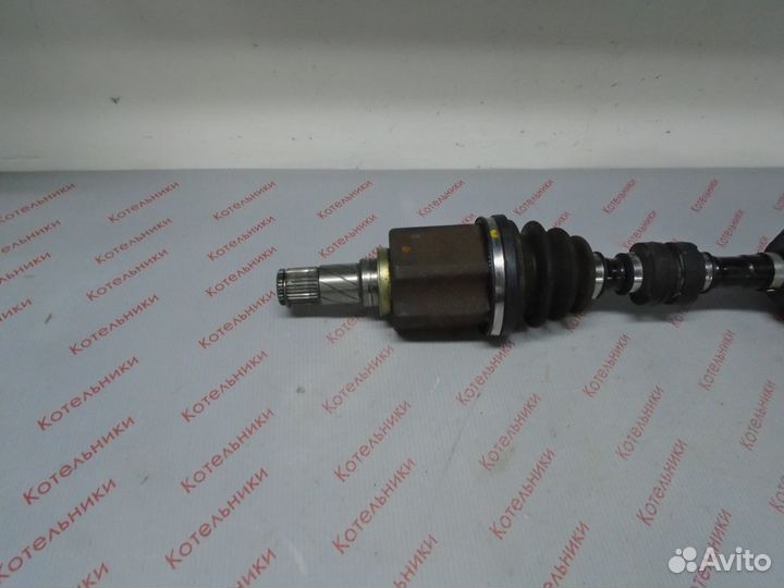 Nissan 39101-AV611 Вал приводной левый