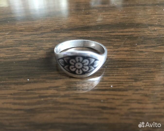 Серебряное кольцо
