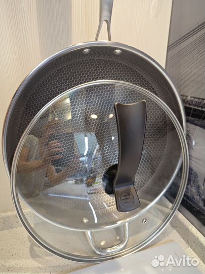 Сковорода Вок,с антипригарным покрытием,новая