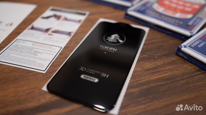 Защитное стекло на iPhone