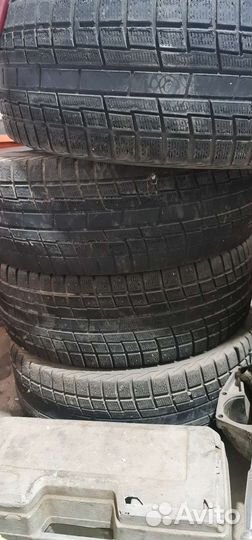 Yokohama Ice Guard IG30 215/55 R17