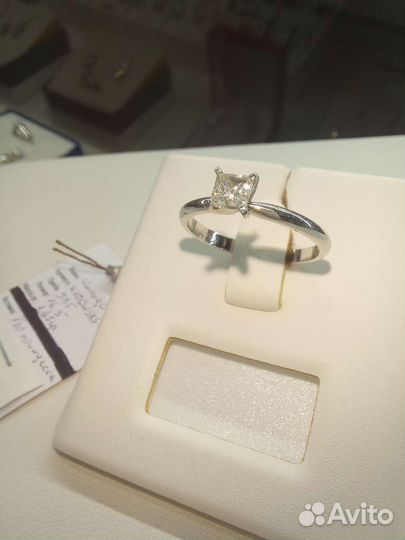 Золотое кольцо с бриллиантом новое с биркой