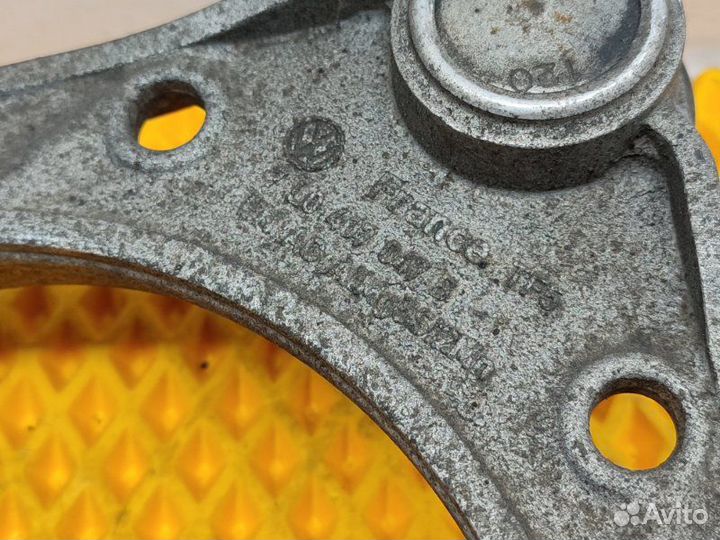 Рычаг подвески верхний передний правый Porsche