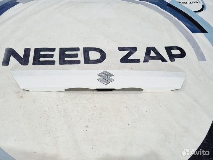 Накладка двери багажника Suzuki Vitara P90 M16A