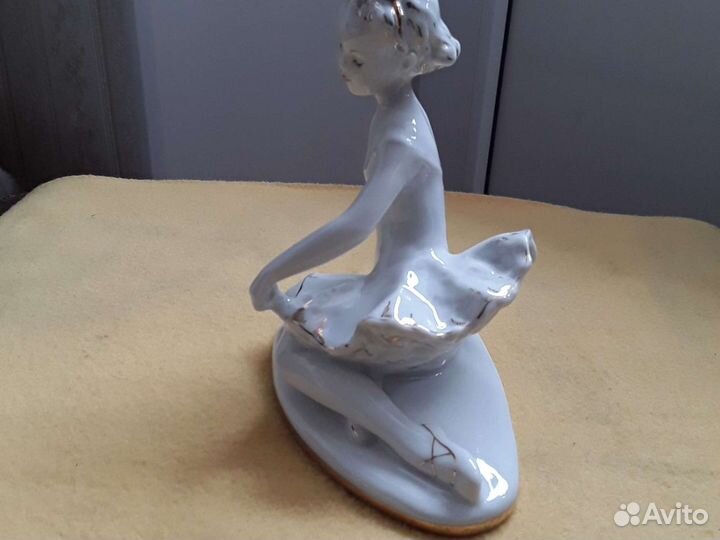 Статуэтка юная балерина