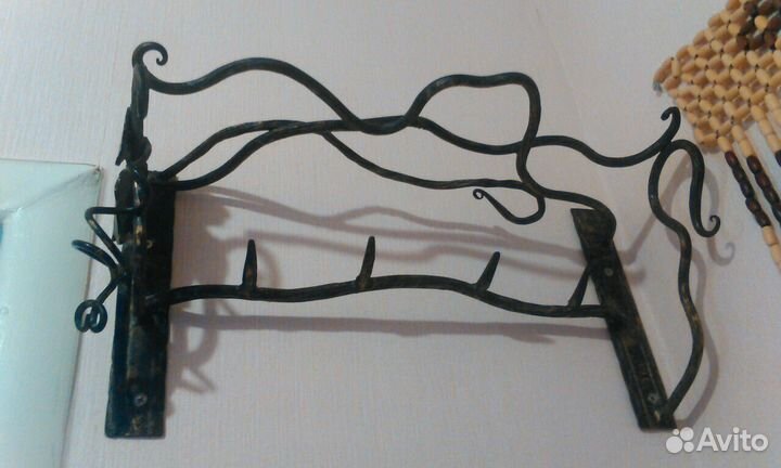 Кованая вешалка в прихожую