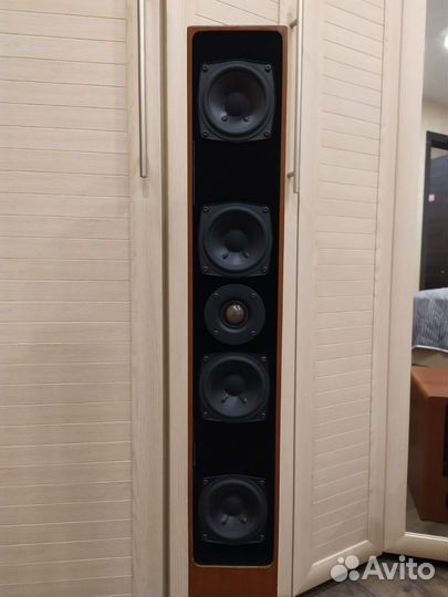 Комплект акустики: колонки, савбувер и усилитель