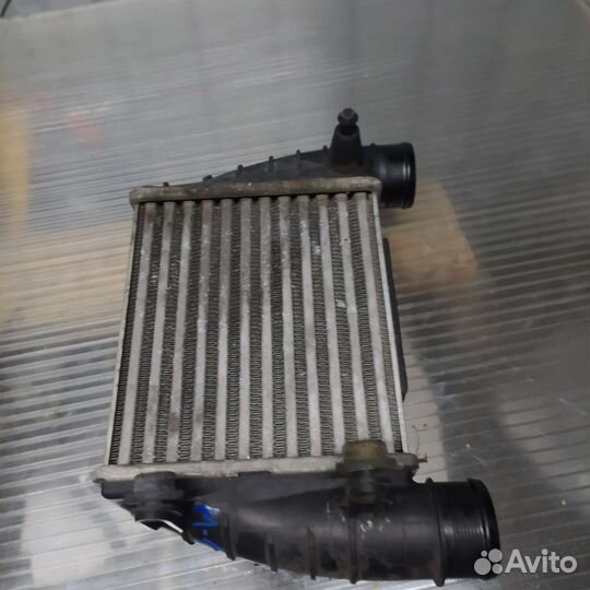 Audi a4 2008 интеркуллер правый 8E0145806