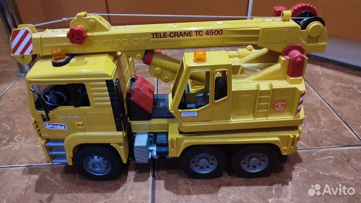 Подъемный кран Bruder игрушка