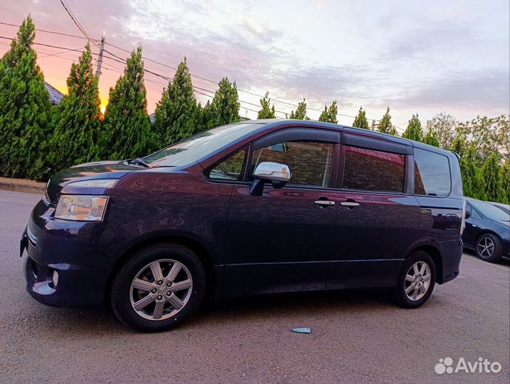 Toyota Voxy 2.0 CVT, 2009, 207 000 км