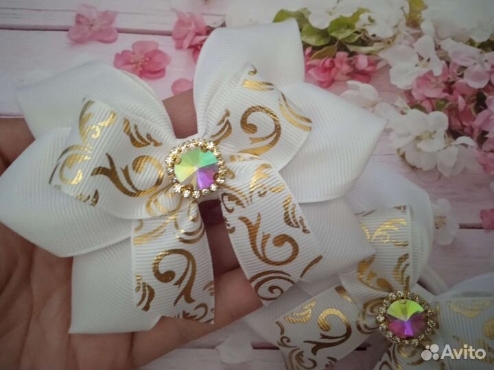 Бантики для волос белые, нарядные на 1 сентября